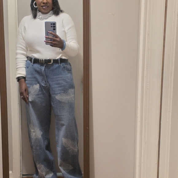 Women's Blue Feather Print Wide-Leg Jeans - Picture 6 of 11